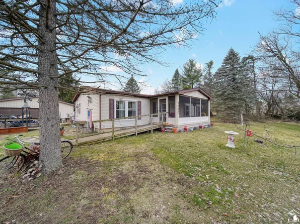 7360 Hallenbeck Hwy, Manitou Beach, MI 49253