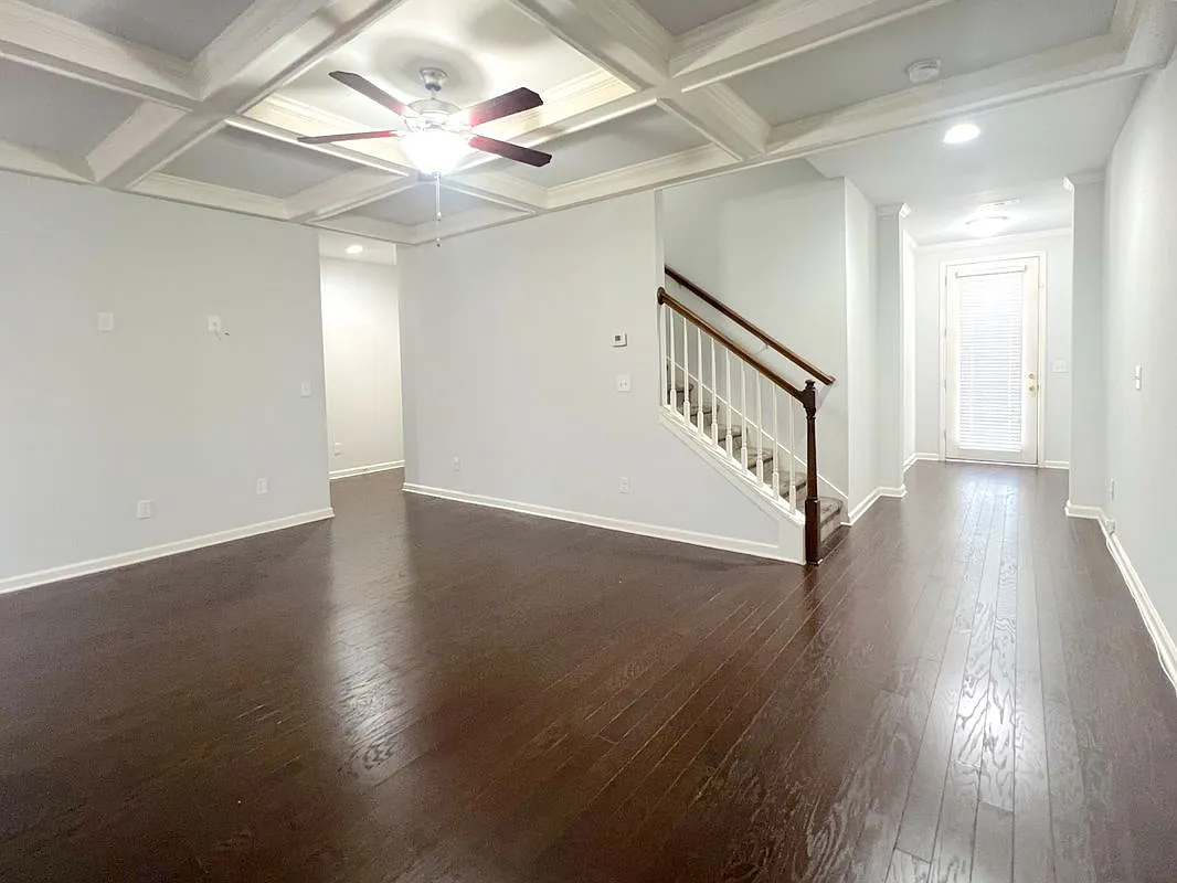 3 bed, 3.0 bath, 2014 sqft, $2,250 — Photo 4