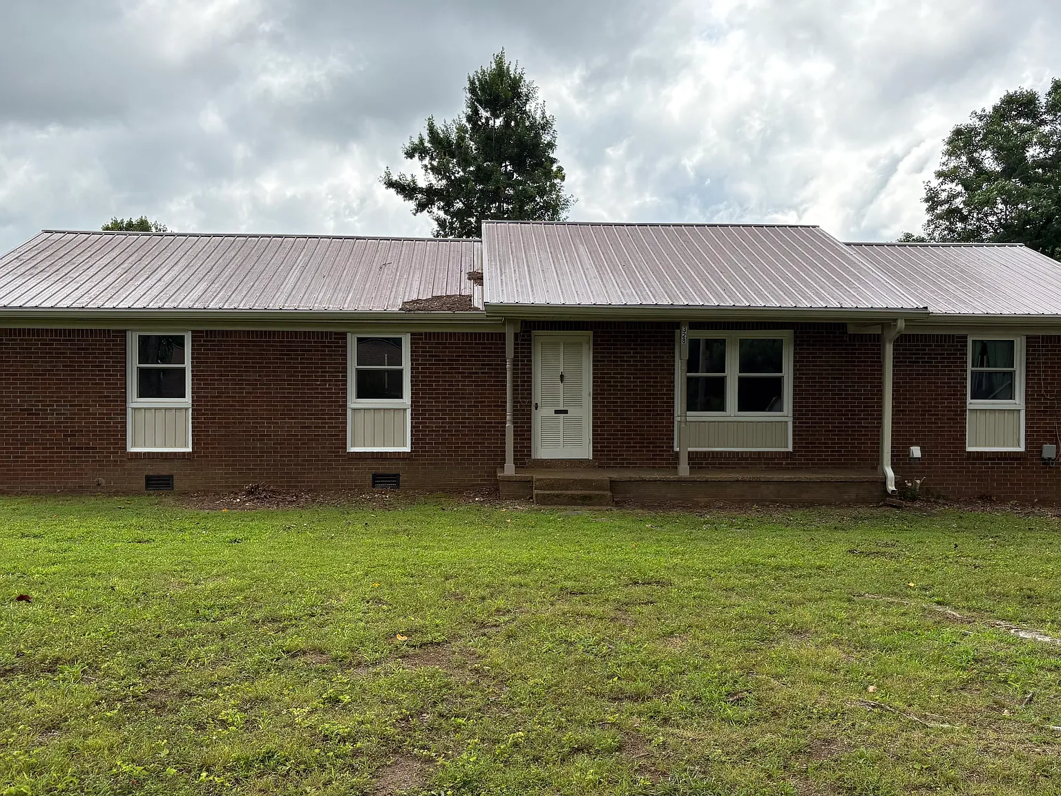 3 bed, 1.5 bath, 1600 sqft, $1,550 — Photo 1