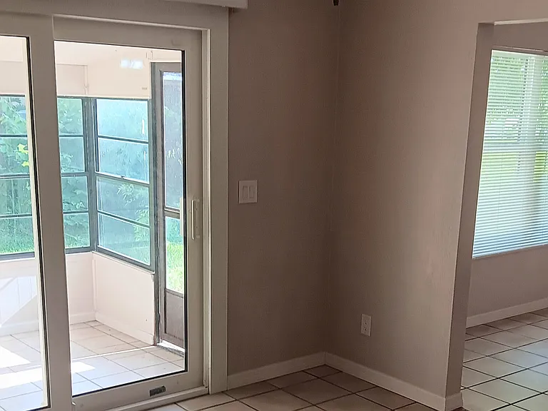 1032 W Samms Ave — Photo 11