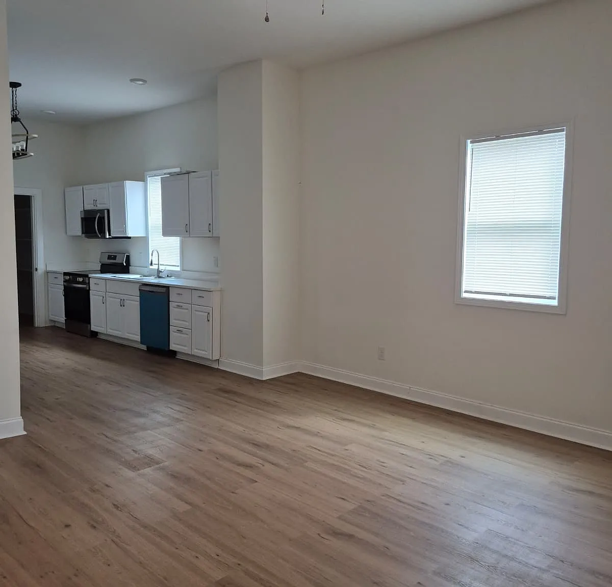 4 bed, 1780 sqft, $1,900 — Photo 4