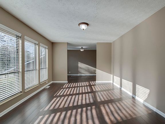 4th image of 1600 Blackwood Dr
