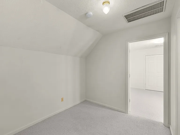 37 Manchester Bay — Photo 18