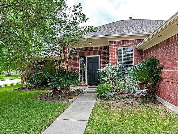 Beautiful landscaping welcoming you home!