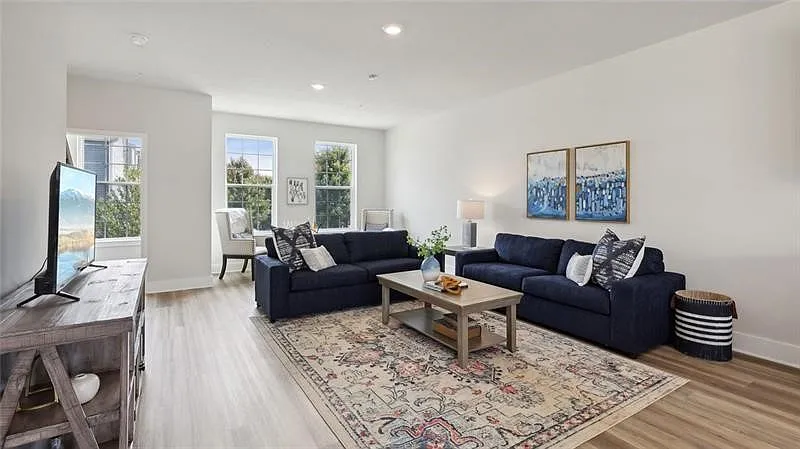 3 bed, 3.5 bath, 1800 sqft, $2,850 — Photo 4