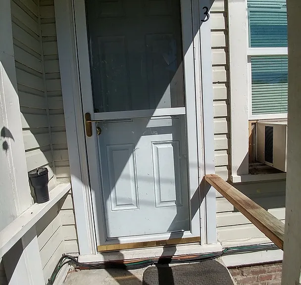 413 NW C St — Photo 2