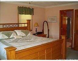 4th image of 21 Almond Dr