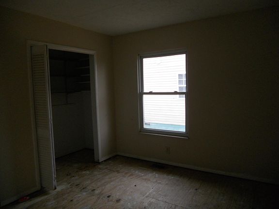 5th image of 412 Richmond Ave