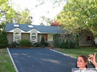 22 Felway Dr, Coram, NY 11727