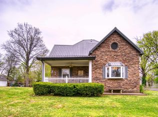324 S Vine St, Boonville, IN