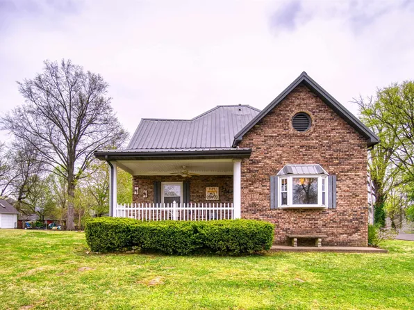 324 S Vine St, Boonville, IN 47601