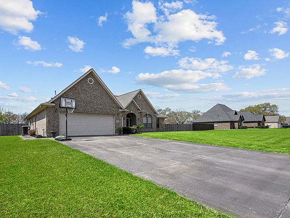 2nd image of 317 Heritage Oaks Dr