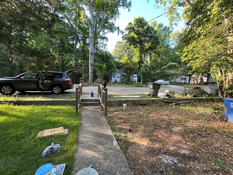324 Pineneedle Rd — Photo 3