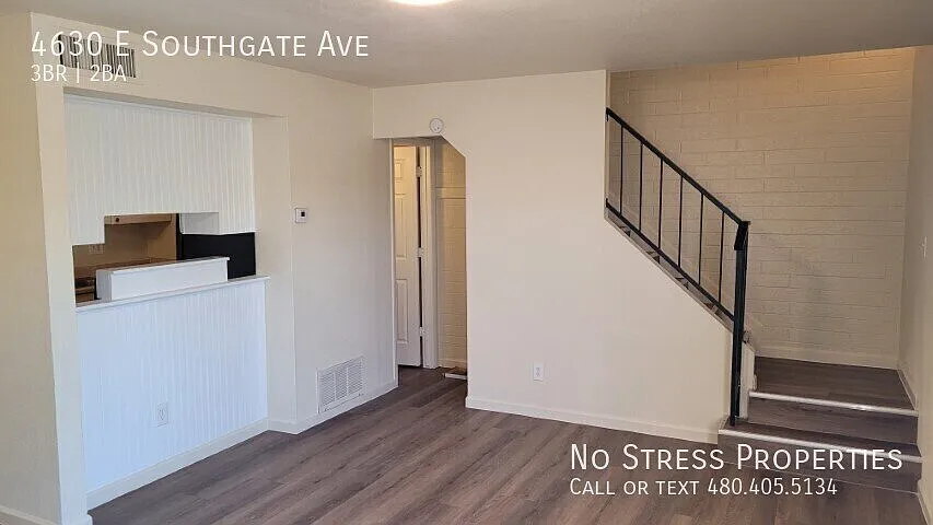 3 Bed Town Home of 40th St & Broadway! — Photo 2