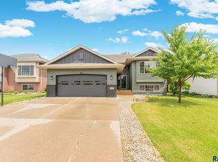 2212 S Ollerich Ave, Sioux Falls, SD 57106