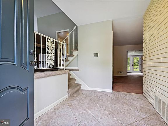 5th image of 954 Beaverbank Cir