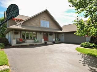 4N575 School Rd, St Charles, IL 60175