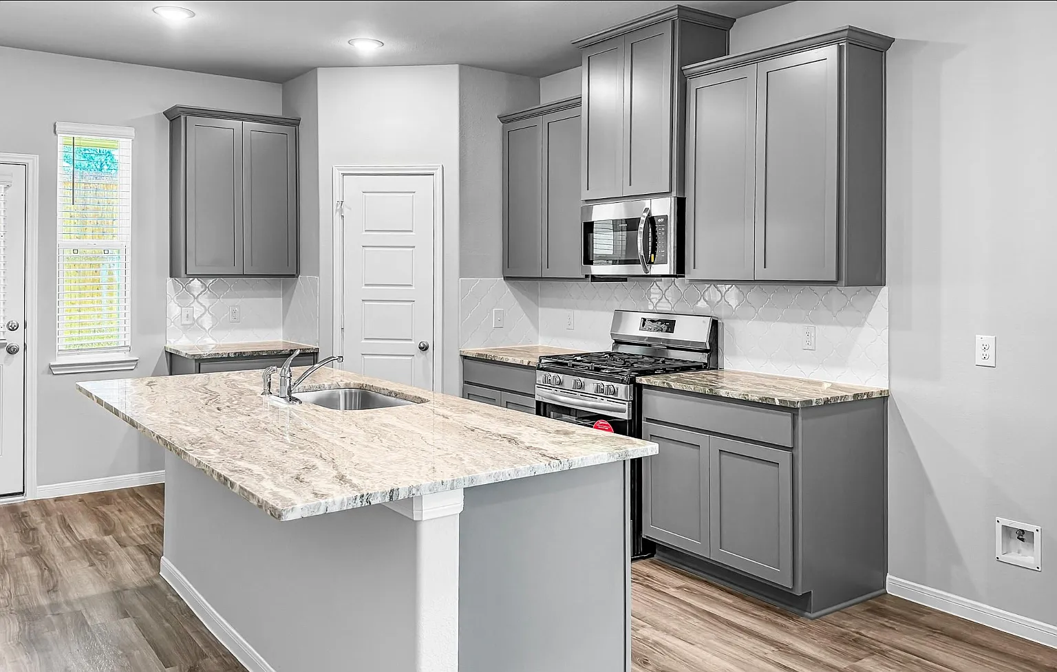 3 bed, 1691 sqft, $2,350 — Photo 3