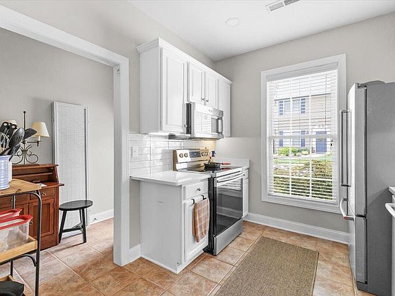 5th image of 5009 Country Cottage Ln