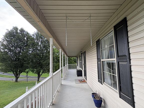 4th image of 1101 Greenbriar Rd