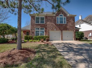 110 Bending Brook Ln, Dickinson, TX 77539