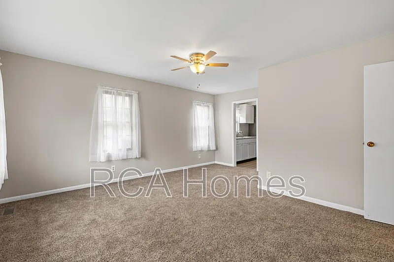 3 bed, 1.0 bath, $1,250 — Photo 3