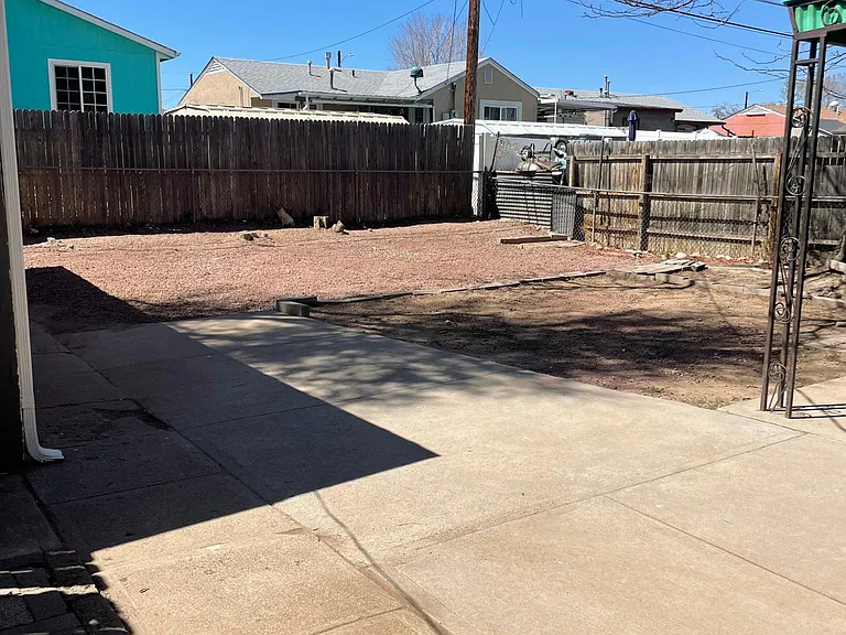 2533 Ontario St — Photo 20