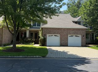 118 Carriage Ct, Allendale, NJ 07401