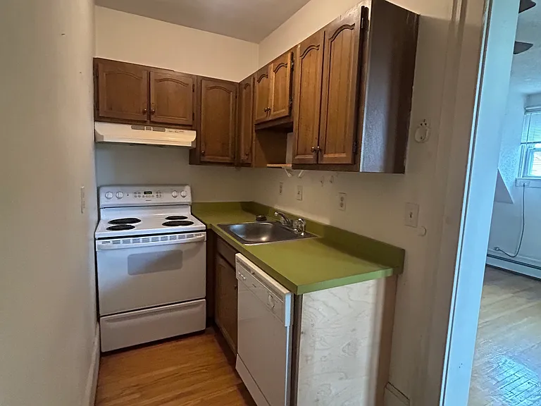 737 East Ave #10 — Photo 6