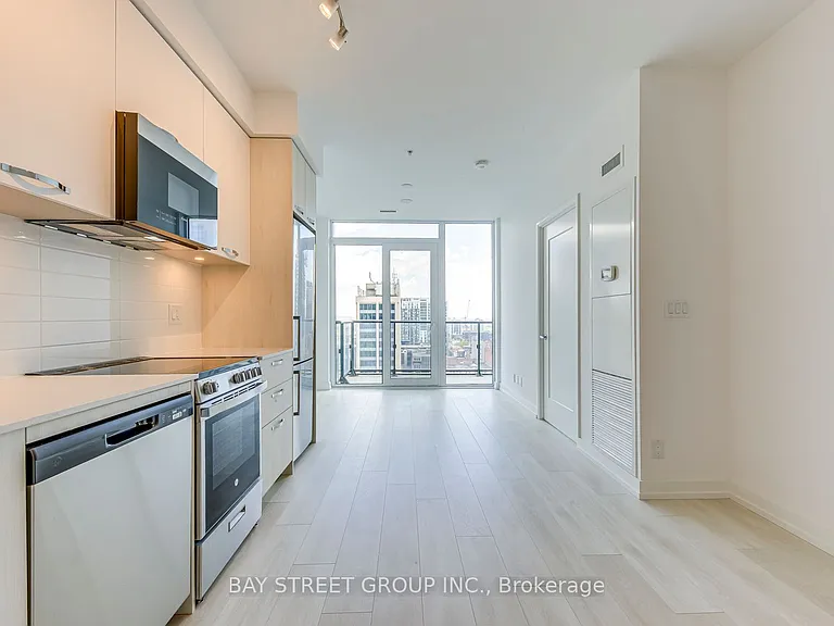 75 James St S #1504 — Photo 11
