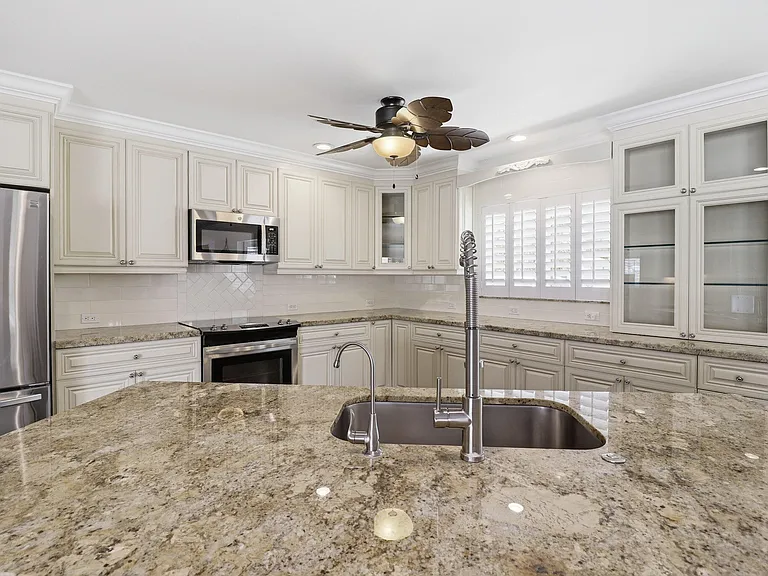 16 Leeward Cir — Photo 34