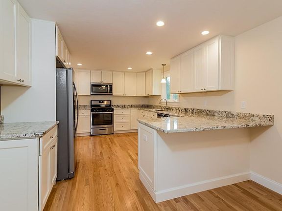 3rd image of 29 Spinnaker Dr