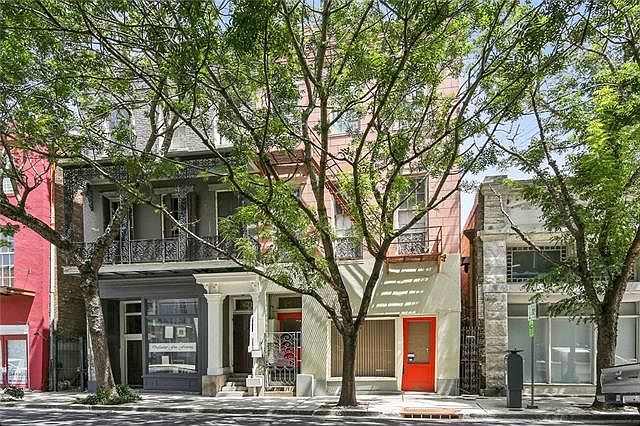1st image of 822 Baronne St