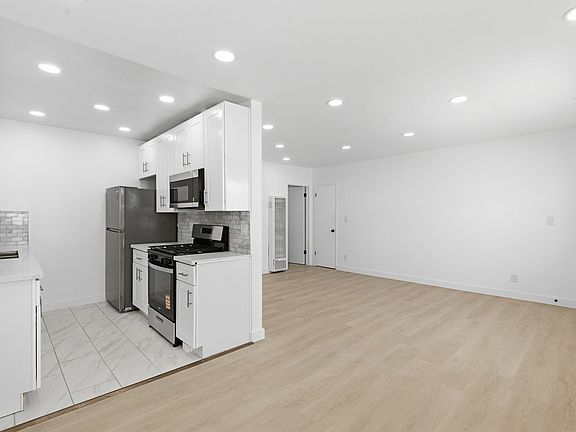 3rd image of 849 Wilcox Ave #6