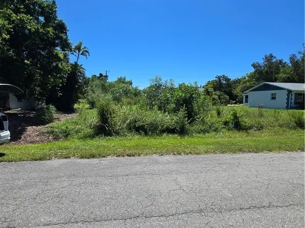 5523 Thomas St, Bokeelia, FL 33922