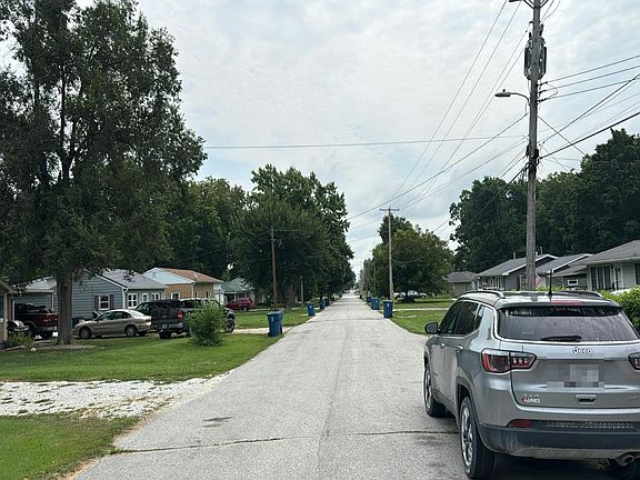 5th image of 907 Hampton Ln