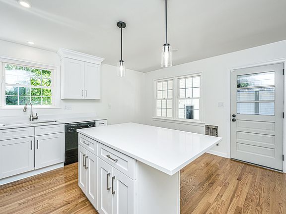 5th image of 2712 Clarkin Ave