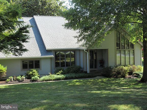 2nd image of 1827 Manor Green Ct