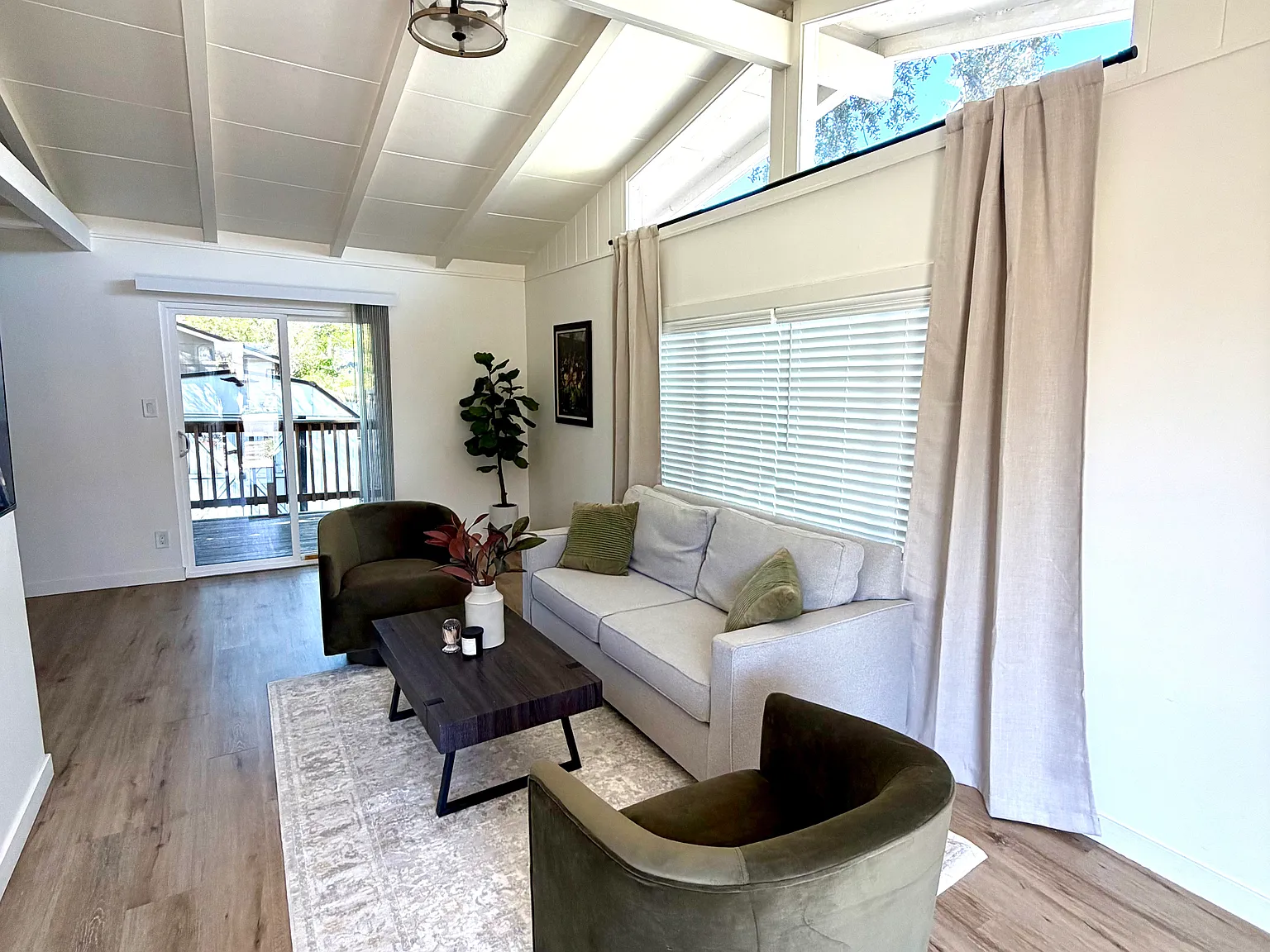 2 bed, 1000 sqft, $2,900 — Photo 1