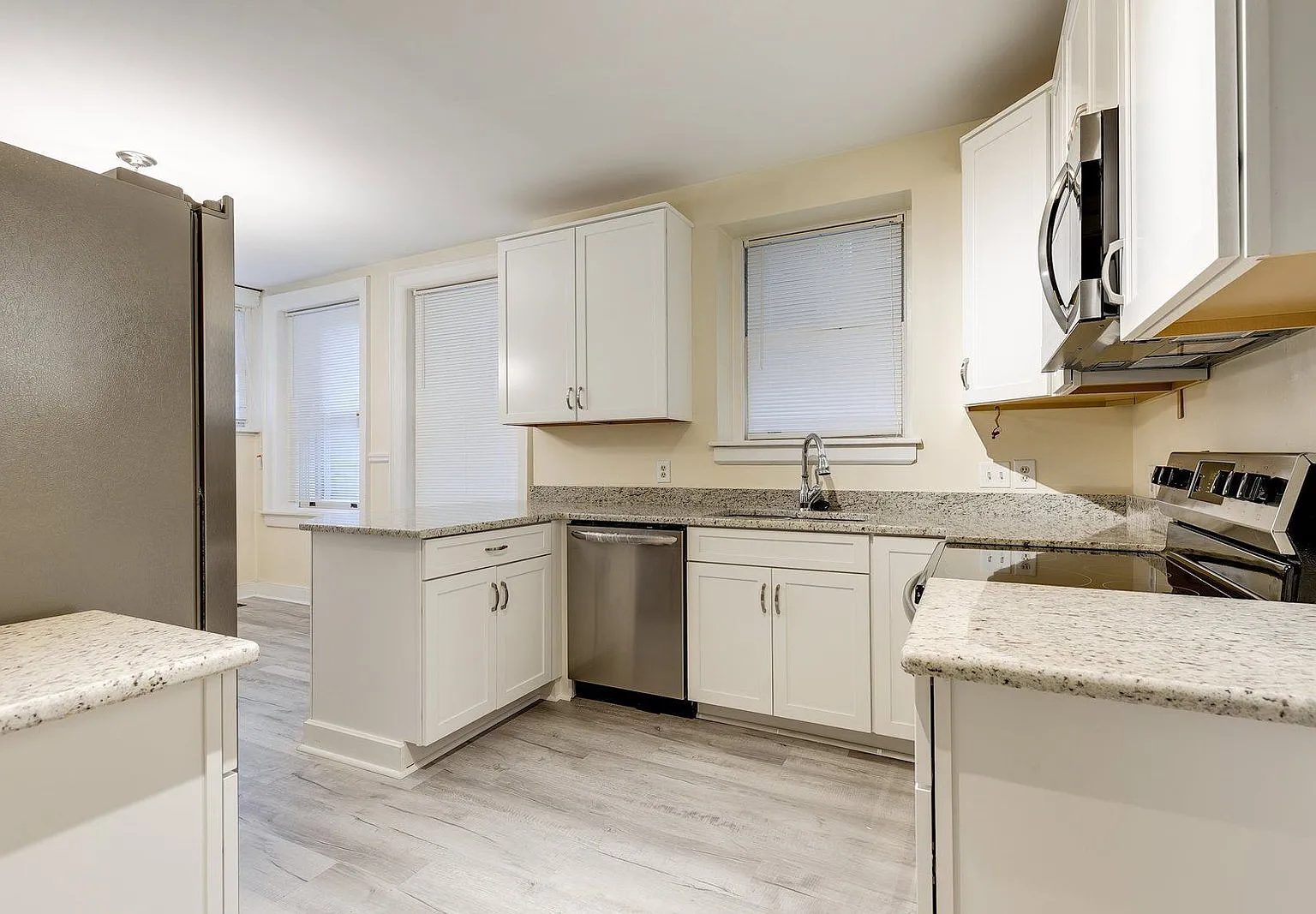 3 bed, 2.0 bath, 1850 sqft, $2,999 — Photo 3