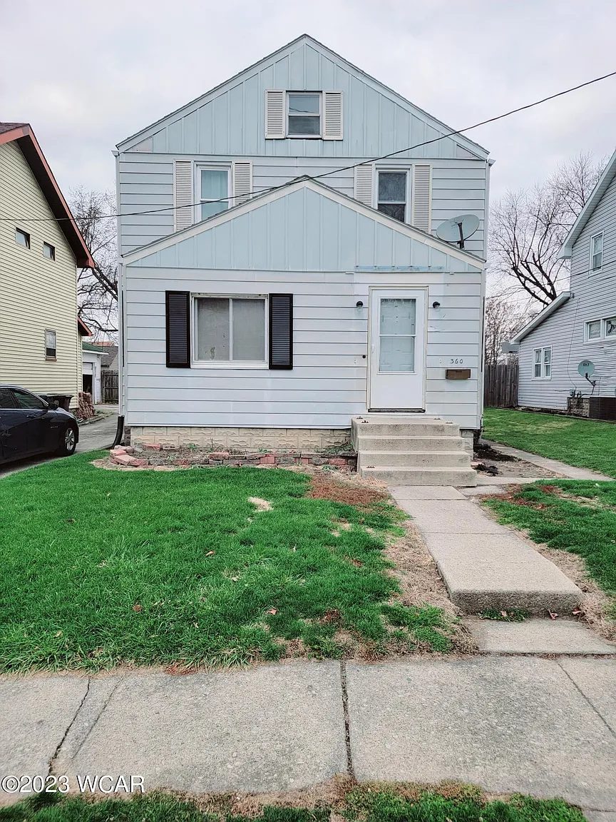 360 W Grand Ave photo 1