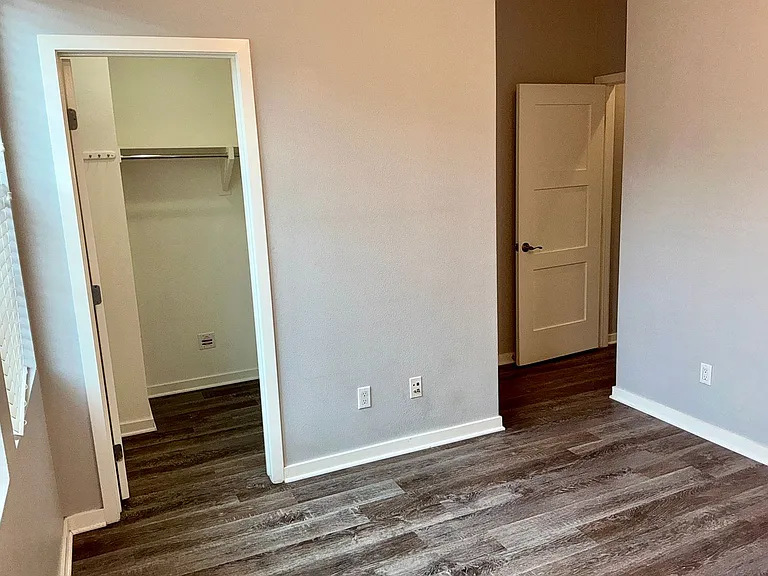 537 W Maple Ave — Photo 32
