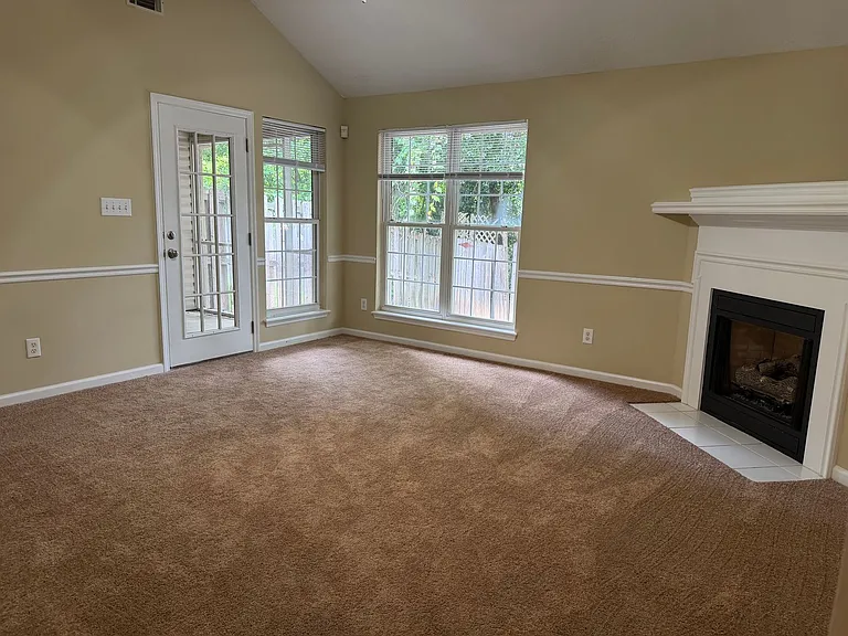 303 Hazelnut Dr — Photo 3