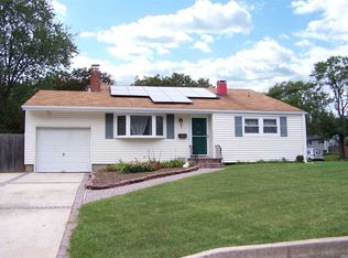 2003 Wave Ave, Medford, NY 11763