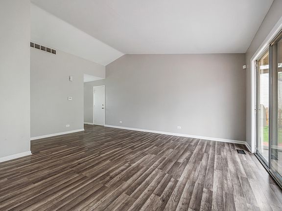4th image of 2666 Prairieview Ln N