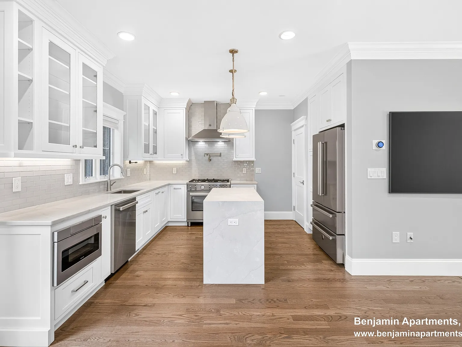 4 bed, 3.5 bath, 2000 sqft, $9,000 — Photo 2