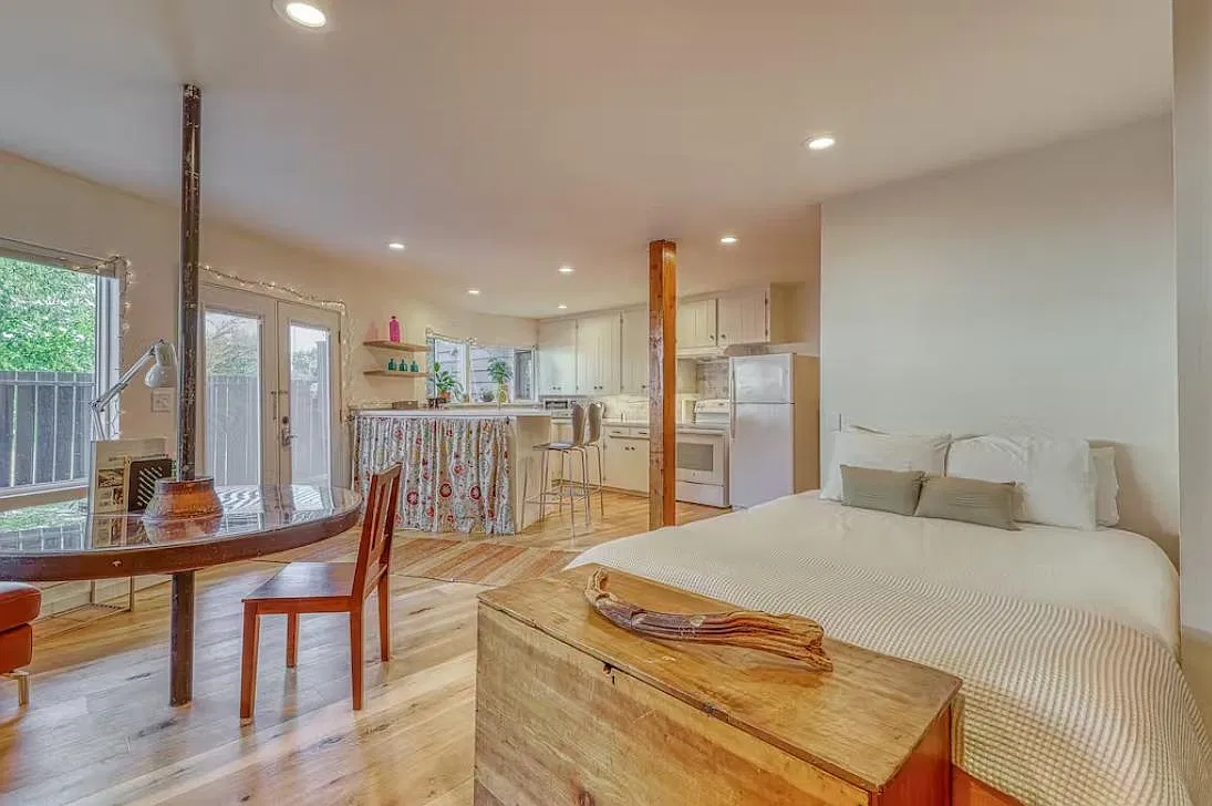 Studio, 750 sqft, $2,200 — Photo 3