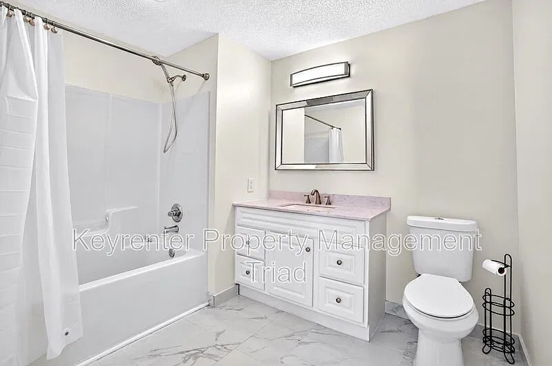 2 bed, 2.0 bath, $1,400 — Photo 4