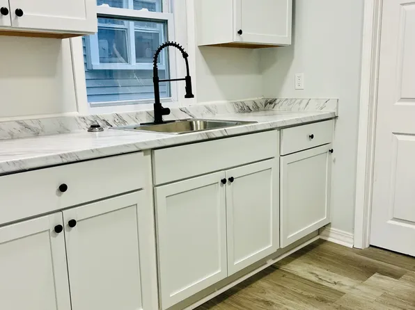 915 W Lapeer St, Lansing, MI