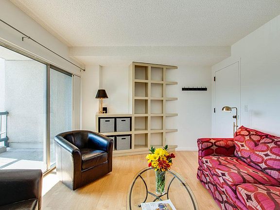 3rd image of 900 19th Ave S APT 409